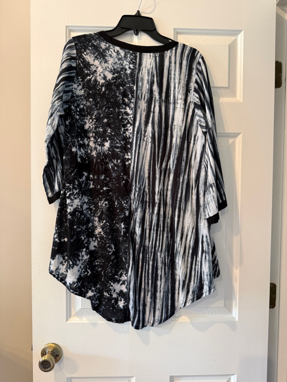 Black & White Printed Asymmetrical Tunic Top